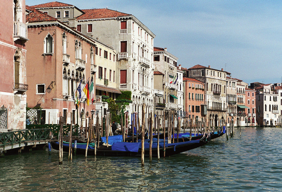 0720 Realto Bridge in Venice, Italy