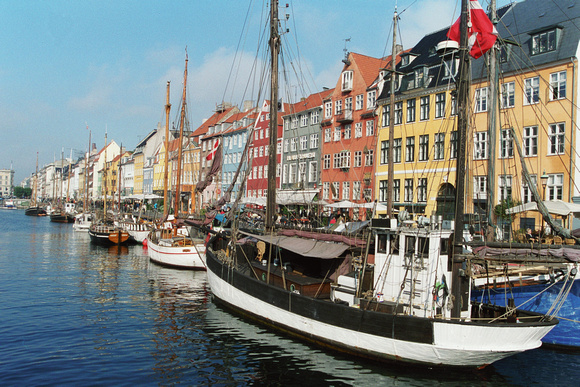 0016_Boat in Nyhaven, Copenhagen, Denmark