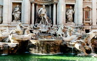 0554 Trevi Fountain in Rome, Italy